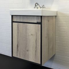 Купить COMFORTY. Тумба-умывальник "Вена-45" дуб дымчатый с раковиной Адриана 45 (00-00006653) по цене 16610 руб., в Санкт-Петебруге в интернет магазине 100-Систем, а также дургие товары COMFORTY из раздела Тумбы с умывальником и Мебель для ванной комнаты