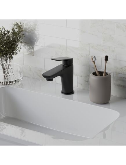 Купить Смеситель для раковины Paini Laguna, черный (layo205) по цене 9768 руб., в Санкт-Петебруге в интернет магазине 100-Систем, а также дургие товары Paini из раздела Рычажные смесители и Смесители для раковины